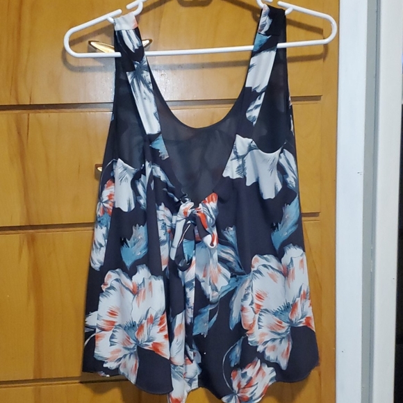 Floral tank top - Picture 2 of 3